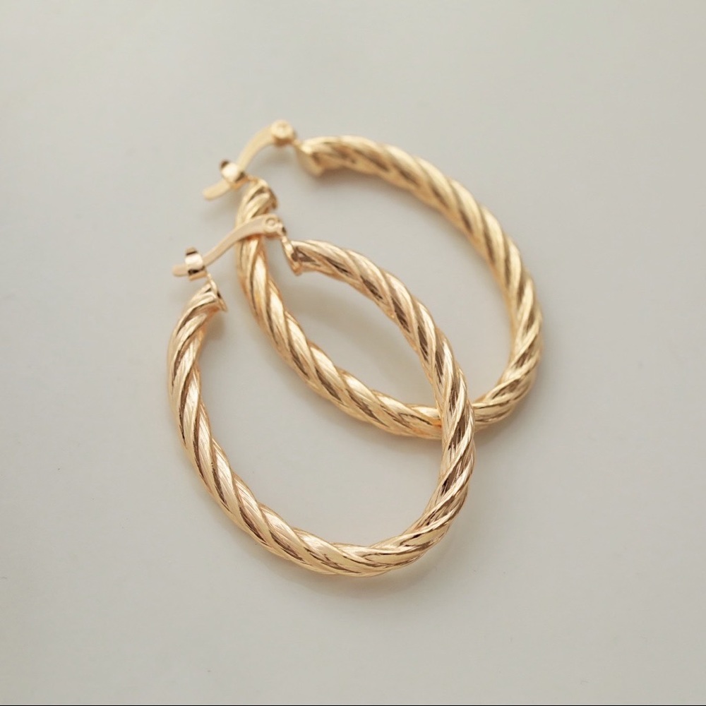 Nolita Hoops | 18k Gold Filled - Picture 4 of 6
